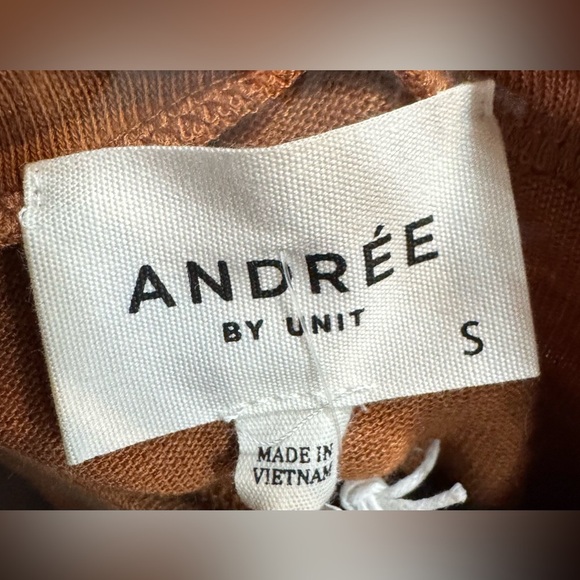 Caramel Dolman Sleeve Top by Andree - Picture 4 of 4